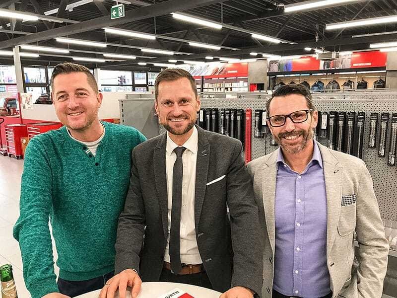 Michael Leitner (Mitarbeiter Niederlassung), Mario Schindlmayr (Geschäftsführer Vertrieb) und Hermann Eberl (Niederlassungsleitung Österreich) freuen sich über die Neueröffnung in Salzburg-Schallmoos.