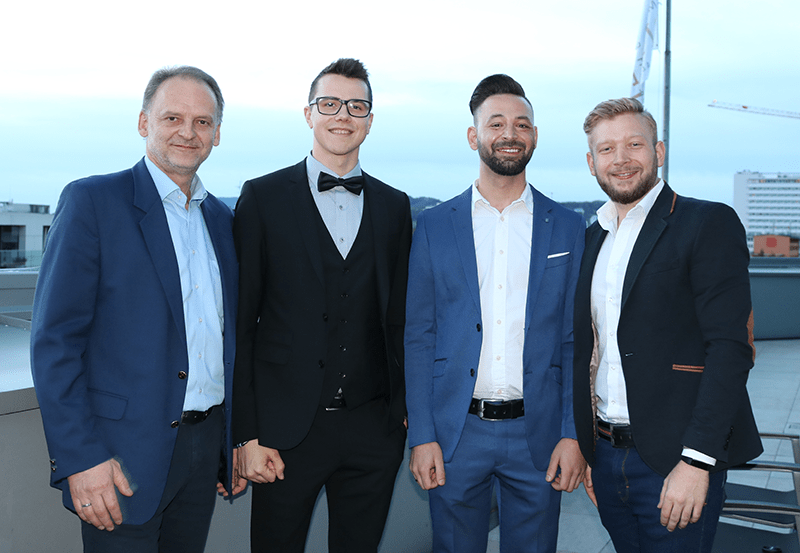 © Santander Die Gewinner desSantander Star Seller Awards: v.l. Robert Elsenbaumer (Autohaus Elsenbaumer), Lukas Sturm (KTM Wien), Halil Büyüktorum (Dream Cars Autohandel Innsbruck) und Manuel Dubsky (Auto Höller).