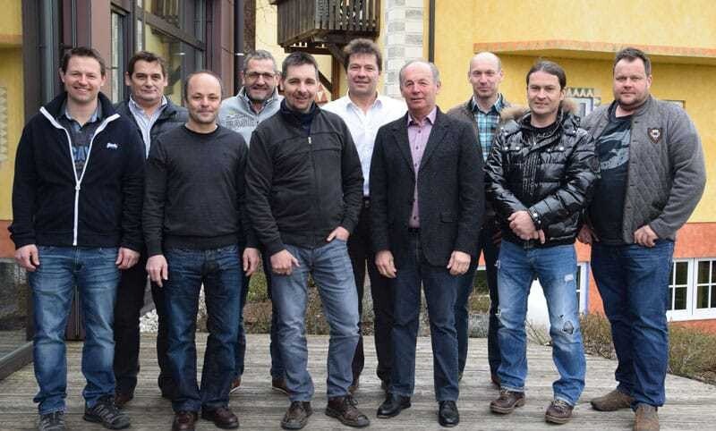 © Dellenteam Anton Hager (2. v. l.) mit Reinhart Clark, Peter Schaufler, Edwin Wetzel, Andreas Schedl, Dominik Denk, Arthur Clark, Matthäus Niedermüller, Wilhelm Humnig und Martin Gratz (v. l.).